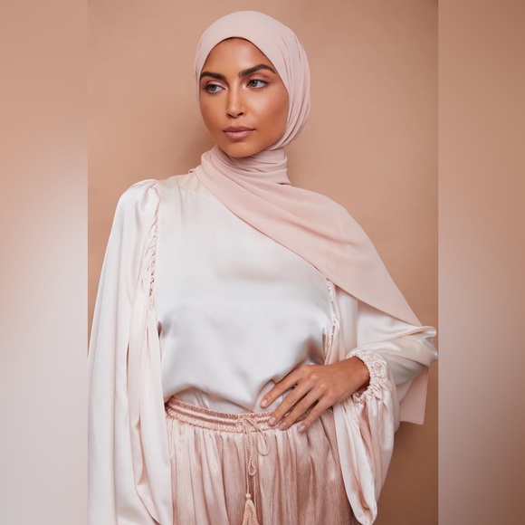 NIB Voile Chic Premium Chiffon Scarf in Nude Blush - Picture 2 of 2